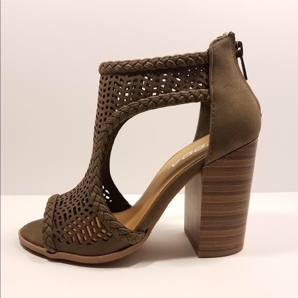 🔥LAST ONE size 9 olive Chunky heel sandal